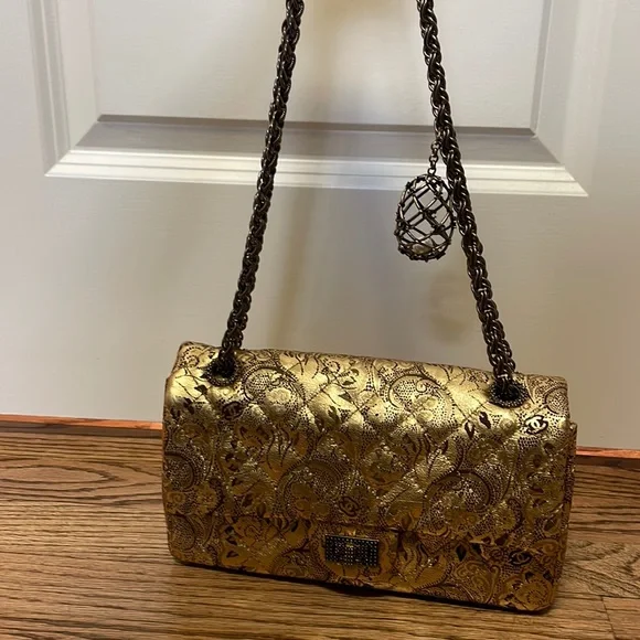 Chanel 🔥limited edition 🔥gold classic medium reissue - Picture 3 of 14